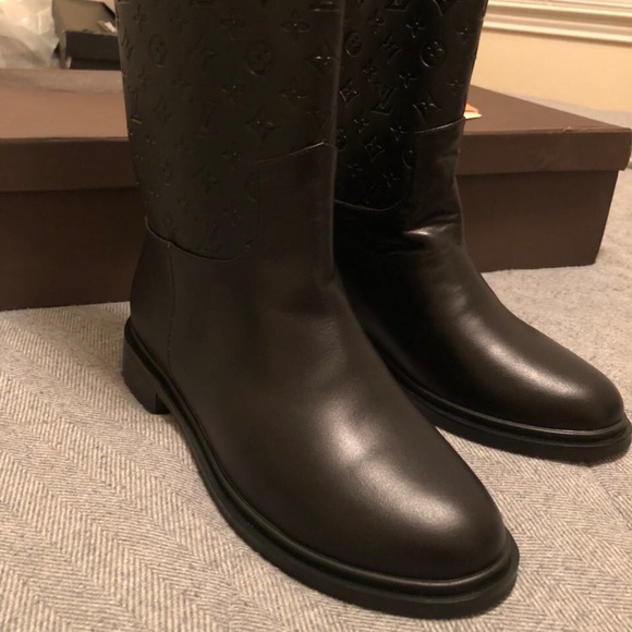 Louis Vuitton Logo Boots - Picture 3 of 8